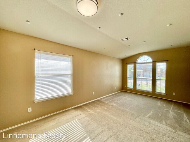 Building Photo - 3 br, 2.5 bath House - 229 Memory Lane