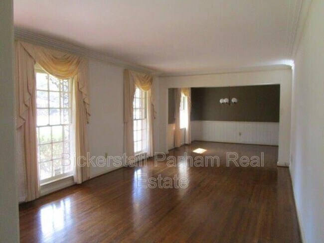 Building Photo - 2931 Glenbrook Dr