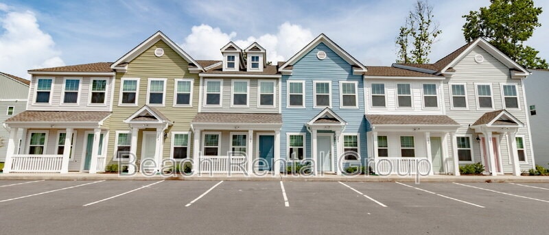 Primary Photo - 203 Crescent Wy