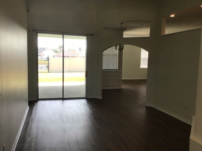 Foto del edificio - 428 Knight Land Ct