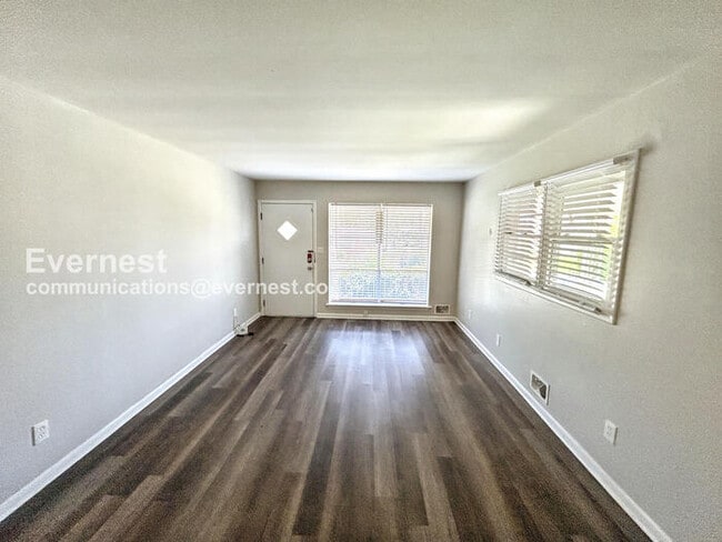 Foto del edificio - 1525 Matt Leonard Dr SW