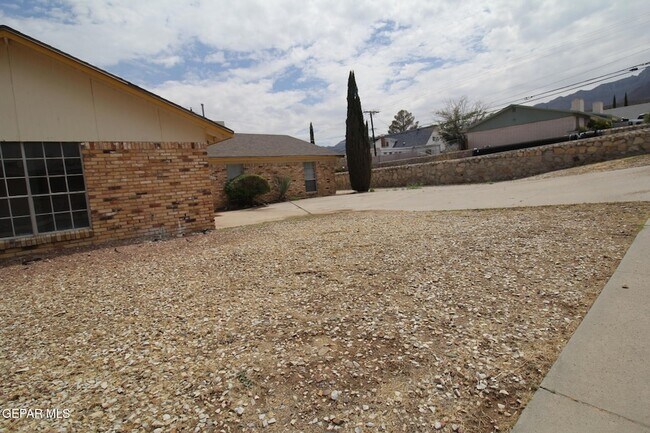 Foto del edificio - 3406 Moonlight Ave