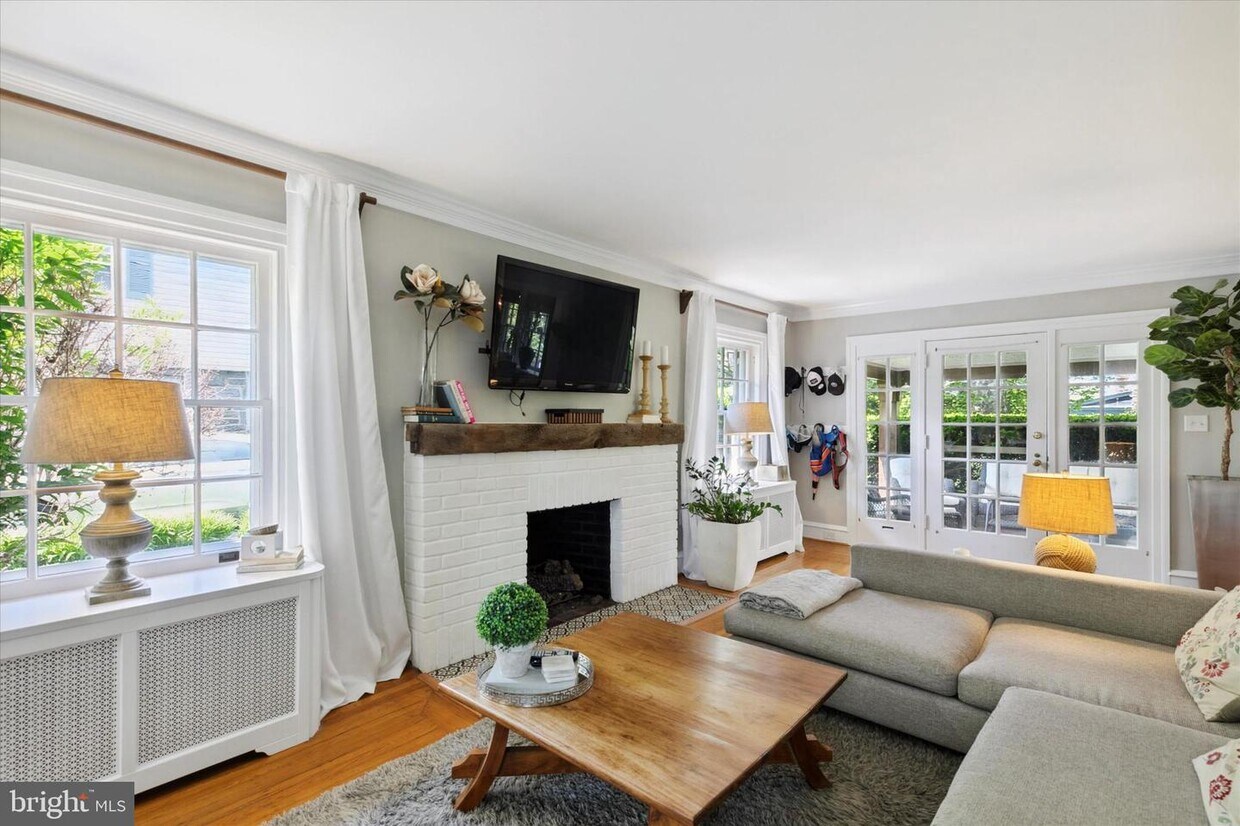 Primary Photo - 9 Hampden Ave