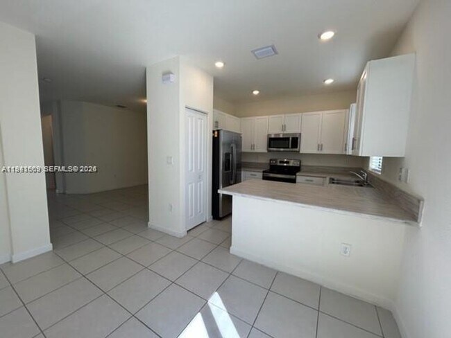 Foto del edificio - 3354 W 112th St