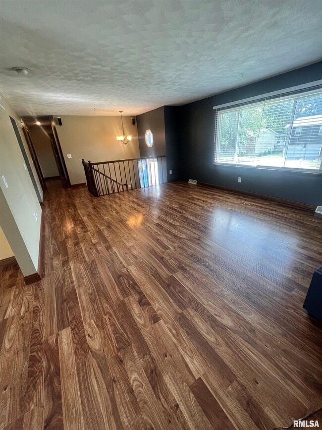 Building Photo - 3751 Tam-O-Shanter Dr N