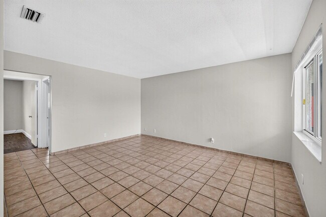 Building Photo - 1007 PROSPECT