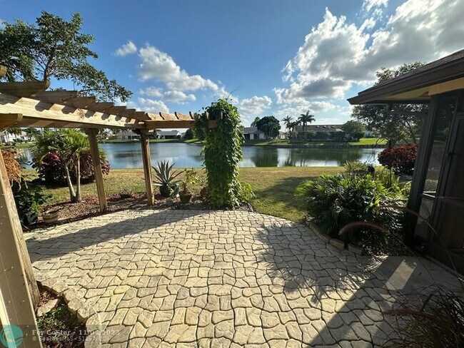Building Photo - 9757 Majorca Pl