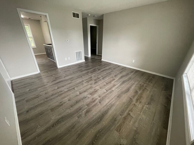 Building Photo - 2924 Leeway Dr