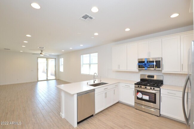 Building Photo - 2218 E Kelly Dr