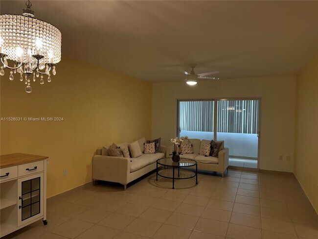 Foto del edificio - 4001 Hillcrest Dr