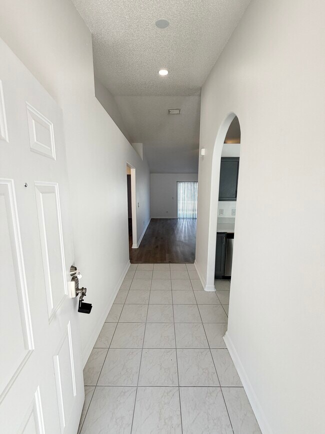 Building Photo - 6 Folson Ln