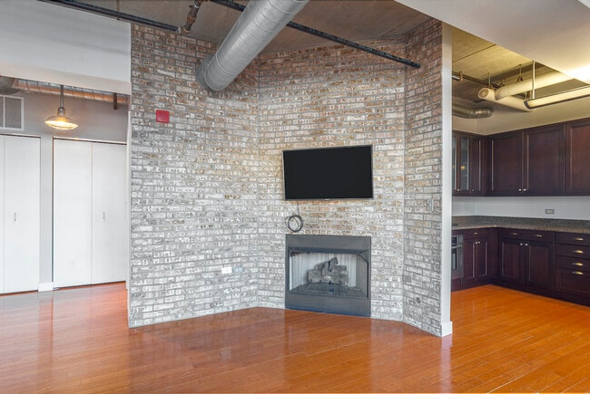 Building Photo - 10 S Dunton Ave