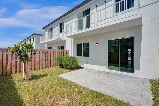 Foto del edificio - 732 SE 13th Ct