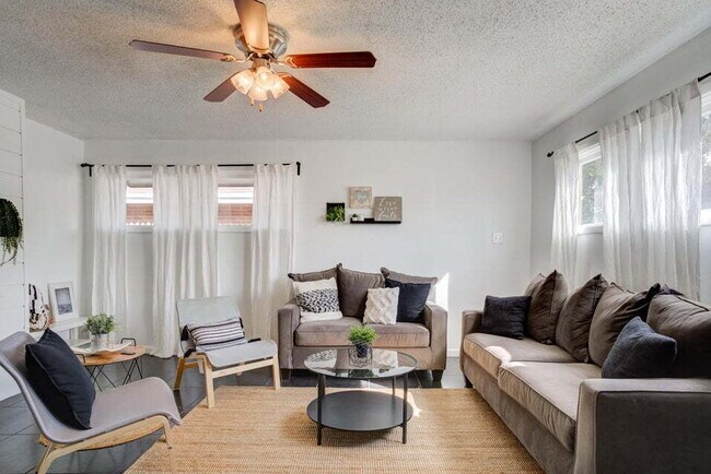 Building Photo - Beautifully Updated Home with Modern Amenities and Extra Space!