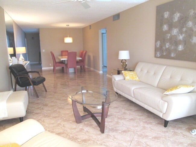 Building Photo - 3058 Wolverton C