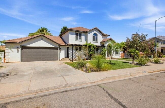 Building Photo - 930 S Indian Cir