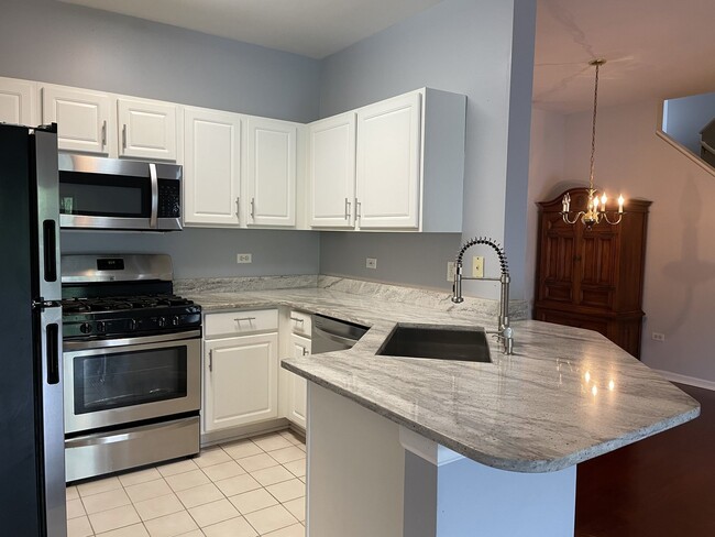 Building Photo - 3333 Stratford Ct
