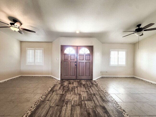 Foto del edificio - “Spacious 4-Bedroom, 2-Bathroom Home with Pool in Tamarack”