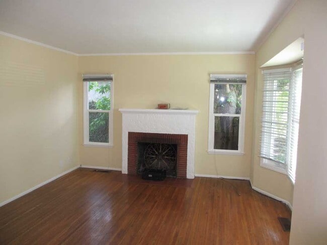 Building Photo - 2941 Military Ave