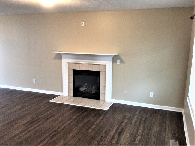 Foto del edificio - 8715 Plum Creek Court