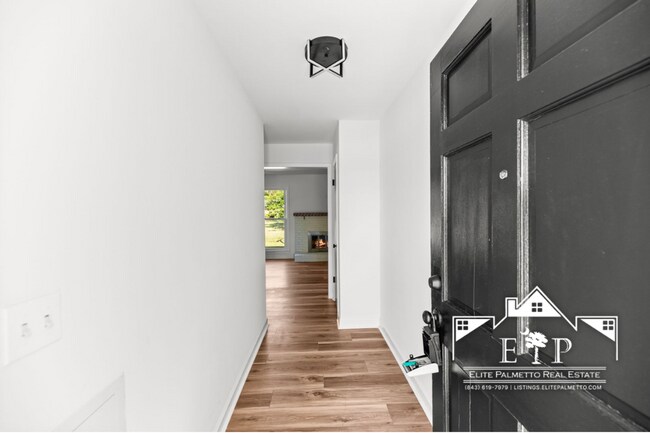 Foto del edificio - Beautifully Renovated Brick Home in a Quiet, Established Neighborhood