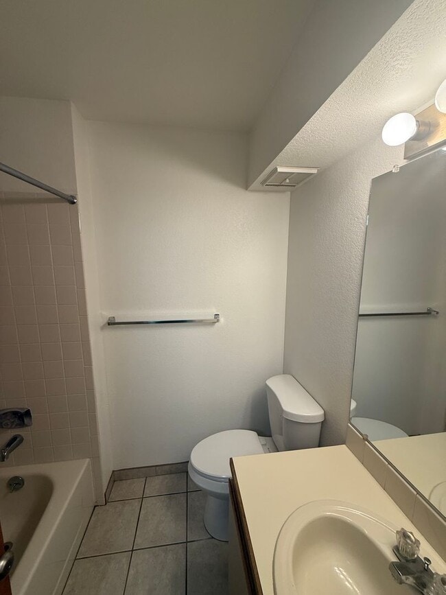 Building Photo - 5520 Stonewall Pl