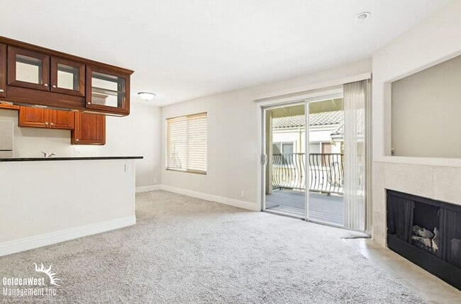 Building Photo - Cozy 1Bdm 1Ba Top-Floor Condo with Community Pool in La Jolla!