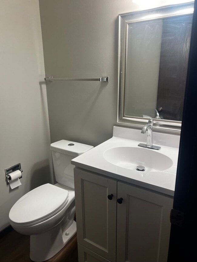 Building Photo - 1825 W Brewster St