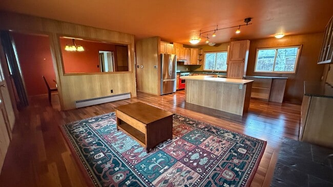 Building Photo - Spunky 3 Bedroom House in Westchester Lagoon! Available NOW!