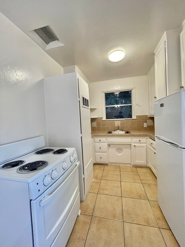 Foto del edificio - 1225 S Westmoreland Ave