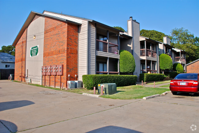 Building Photo - Crescent Apartments