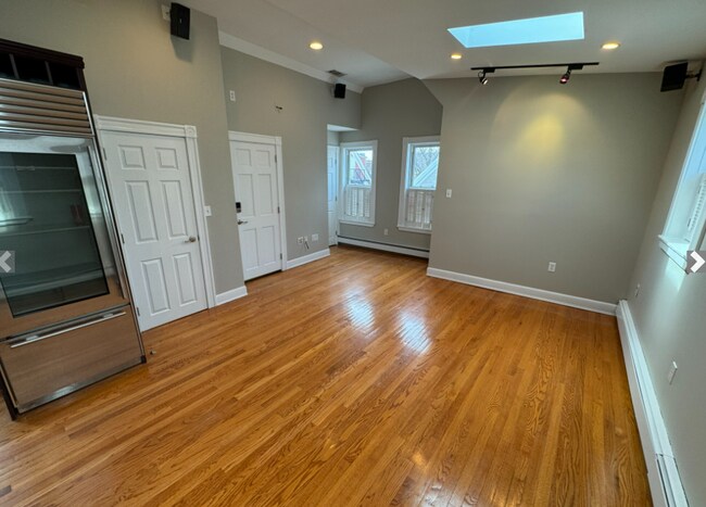 Foto del edificio - 24 Ellington Rd