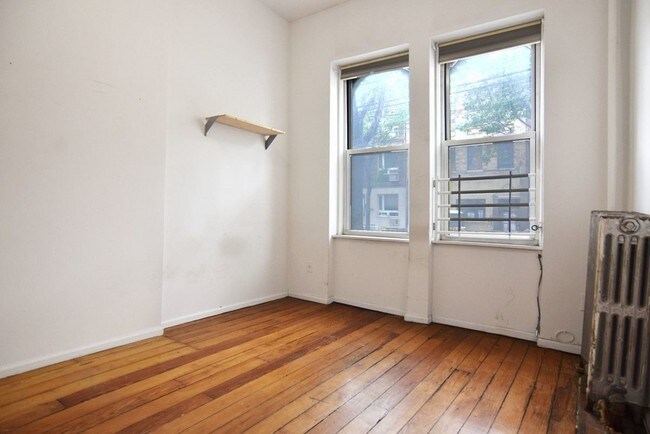 Foto del edificio - 239 Kingsland Ave