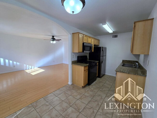 Building Photo - Stunning, 2BD/1BA, Condo in the Villaggio Community off Madison Ave. and Auburn Blvd.! ***Move-in...