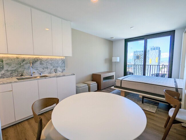 Foto del edificio - New Fully Furnished High Floor luxurious S...