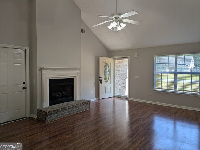 Building Photo - 22 Hidden Creek Dr