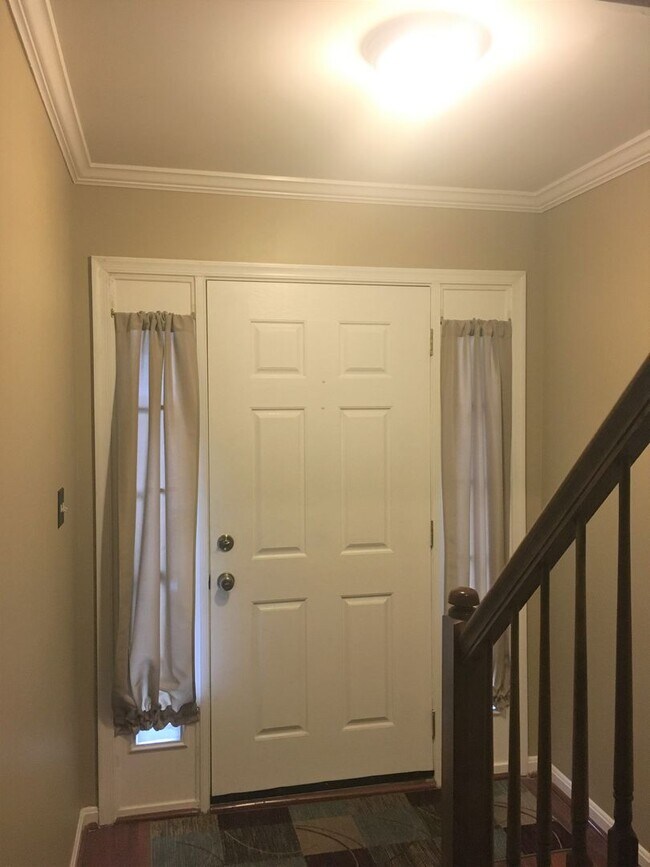 Foto del edificio - Gorgeous 2 BR/2.5 BA Townhome in Upper Mar...