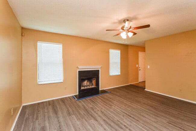 Building Photo - 5438 Farmview Close