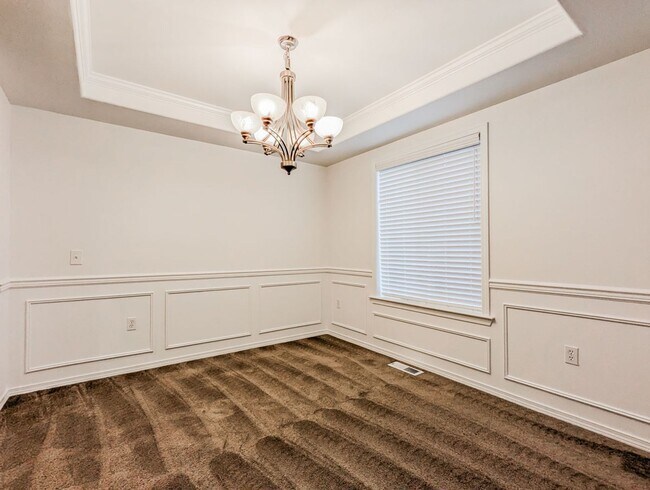 Foto del edificio - **Move-in Special!!!** Spacious 4 bd, 2.5 ba with 2 car garage and fenced yard!