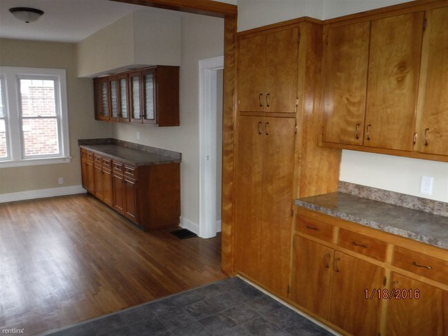 Building Photo - 508 S Weinbach Ave