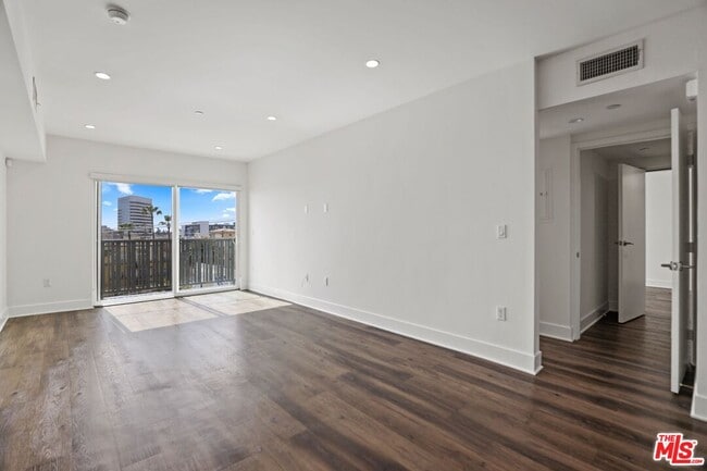 Foto del edificio - 1233 S Westgate Ave