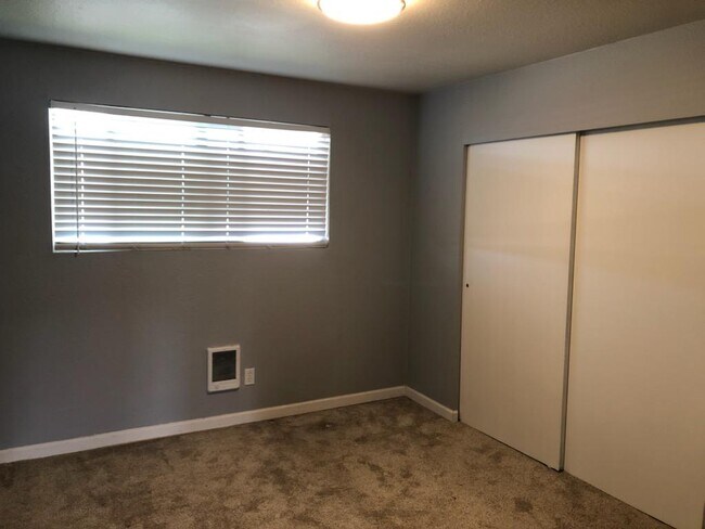 Building Photo - 22989 Marine View Dr S