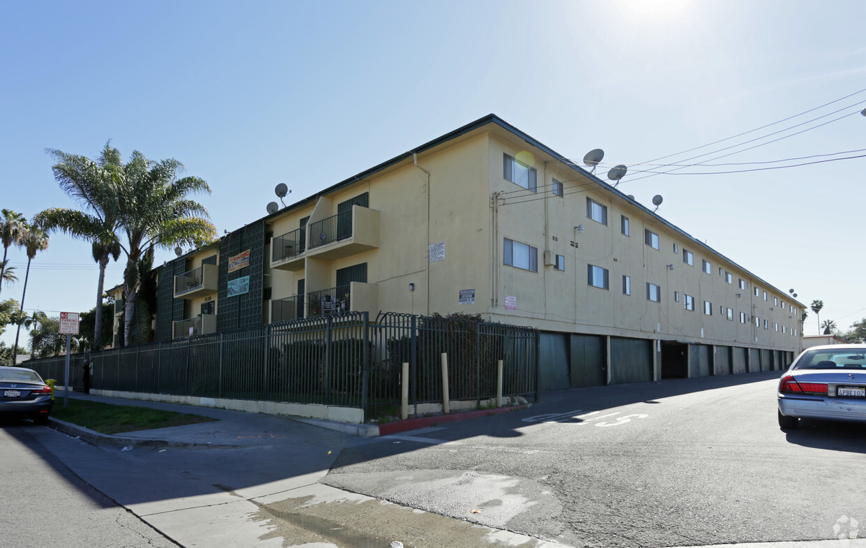 Primary Photo - 3130 Euclid Avenue Apartments