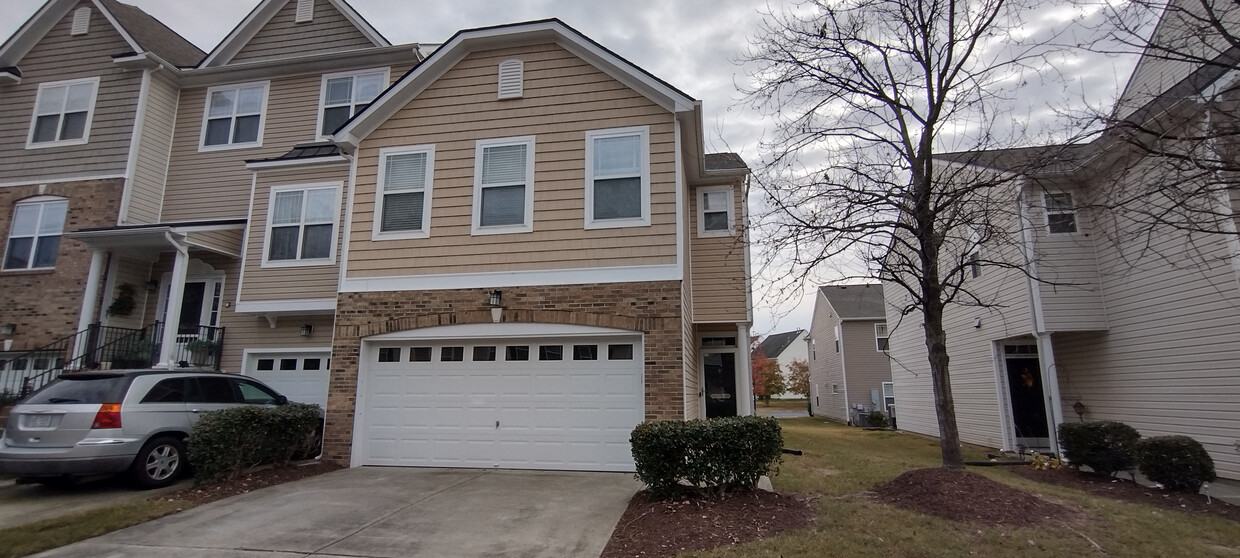 Foto principal - Room in Townhome on Keystone Park Dr