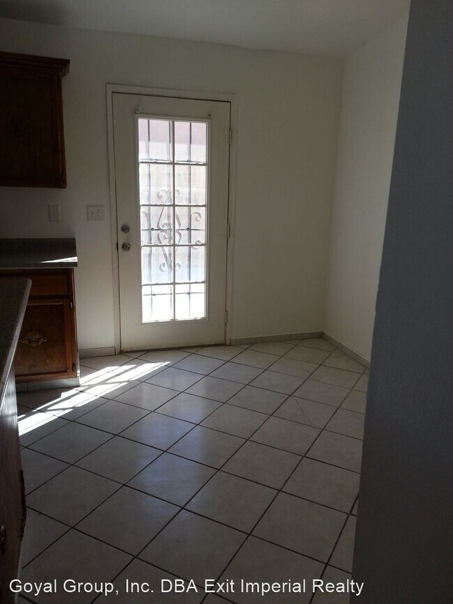 Building Photo - 4 br, 2 bath House - 143 E. Delta St.