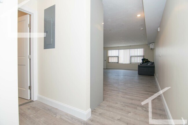 Foto del edificio - 2BED+2BATH New construction directly acros...