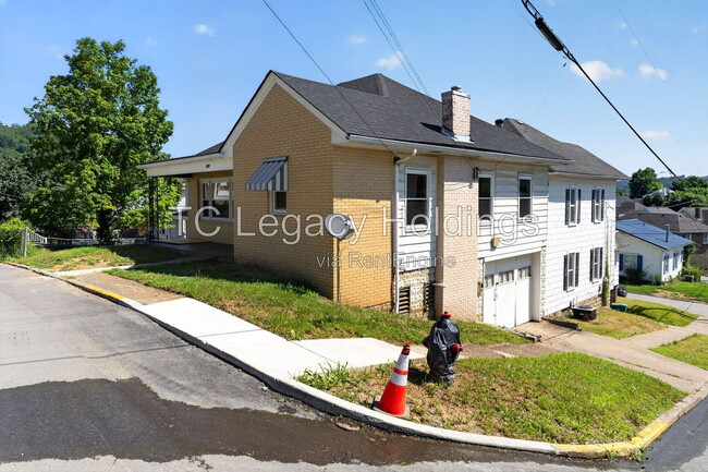 Building Photo - 300 Ash Ave