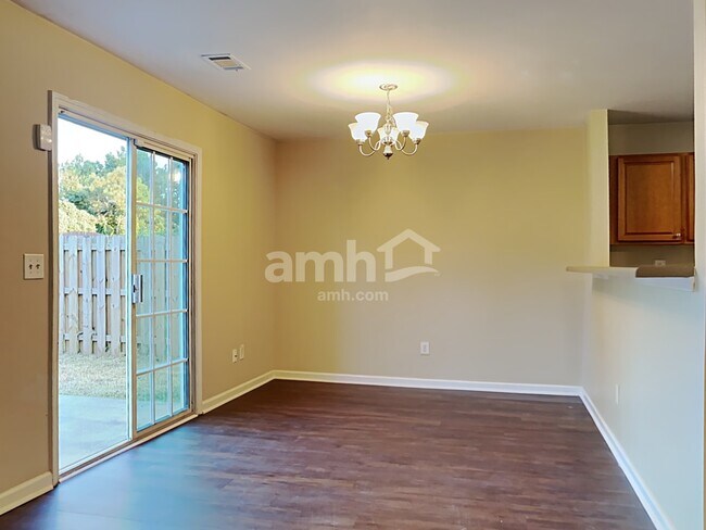 Building Photo - 2920 Mayfair Dr