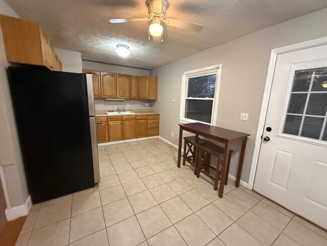 Building Photo - Cozy Calvert City Home