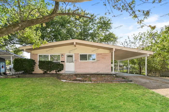 Primary Photo - 380 Moule Dr